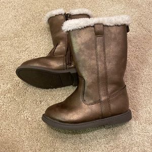Cozy faux fur lined toddler girl boots. Waterproof. Bronze metallic.